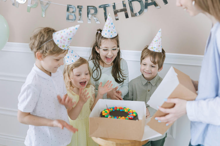 Anniversaires images personnalisables pour mugs