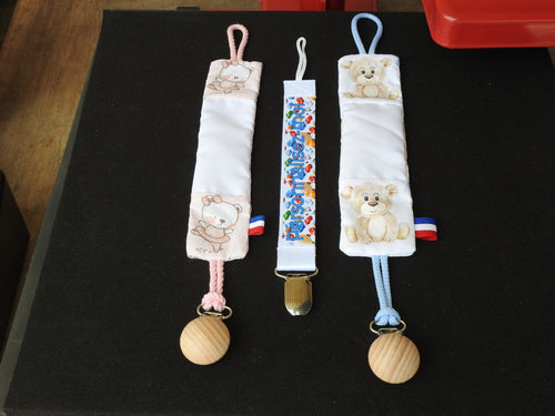 Attache sucette "Première attache de vie"